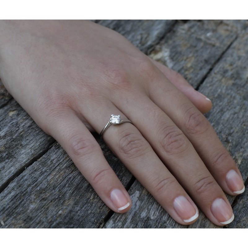 SILVEGO decentní stříbrný prsten Crystal 6mm se Swarovski® Zirconia