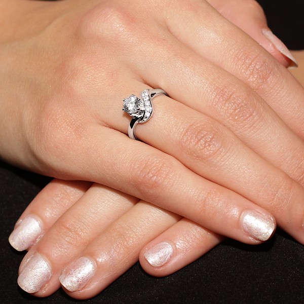 SILVEGO stříbrný decentní prstýnek se Swarovski® Zirconia 5mm